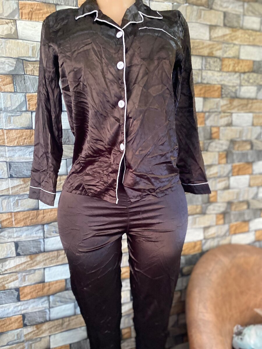 Pyjama et Chemise de Nuit Élégants