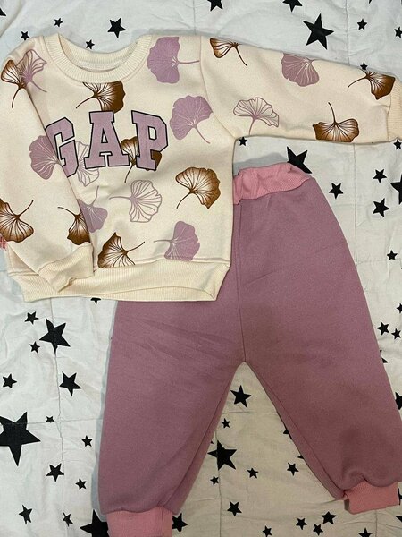 Куртка 300 сом, платье 300 сом, костюм 200 сом