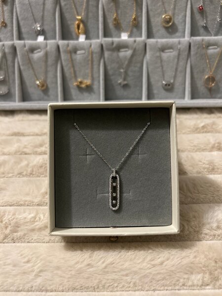 Collier pendentif élégant