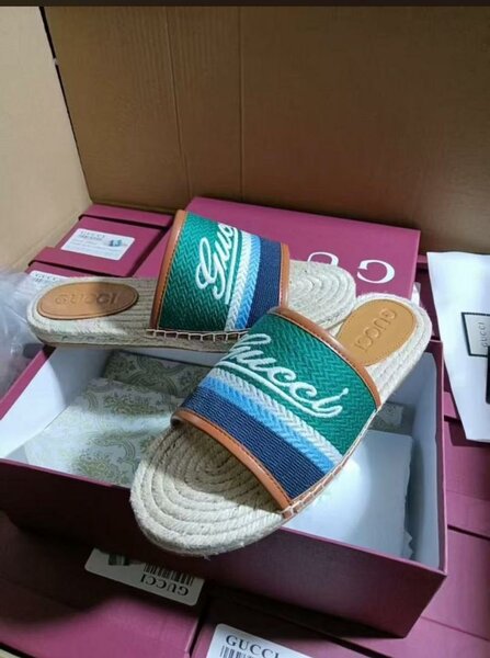 Claquettes Gucci luxe style