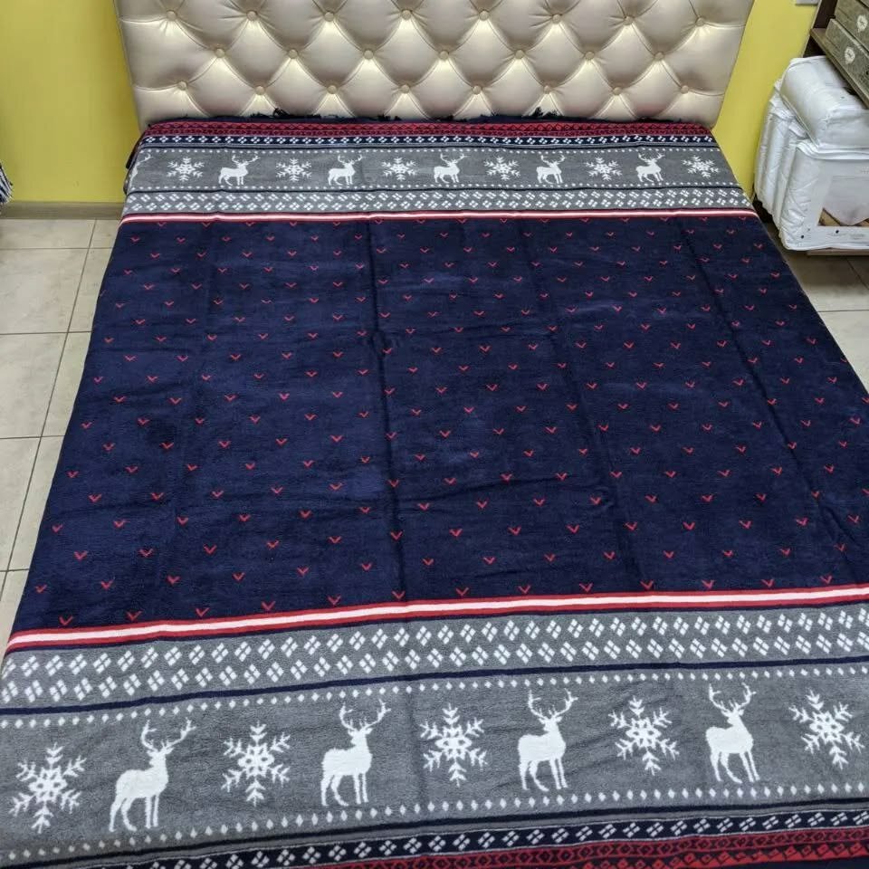 Мягкий и легкий двухсторонний плед