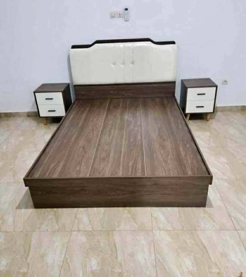 Lit double avec tiroirs intégrés