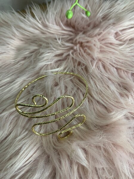 Bracelet doré élégant et moderne