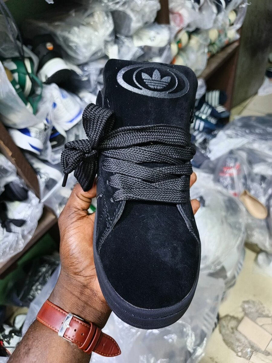 Baskets noires en daim