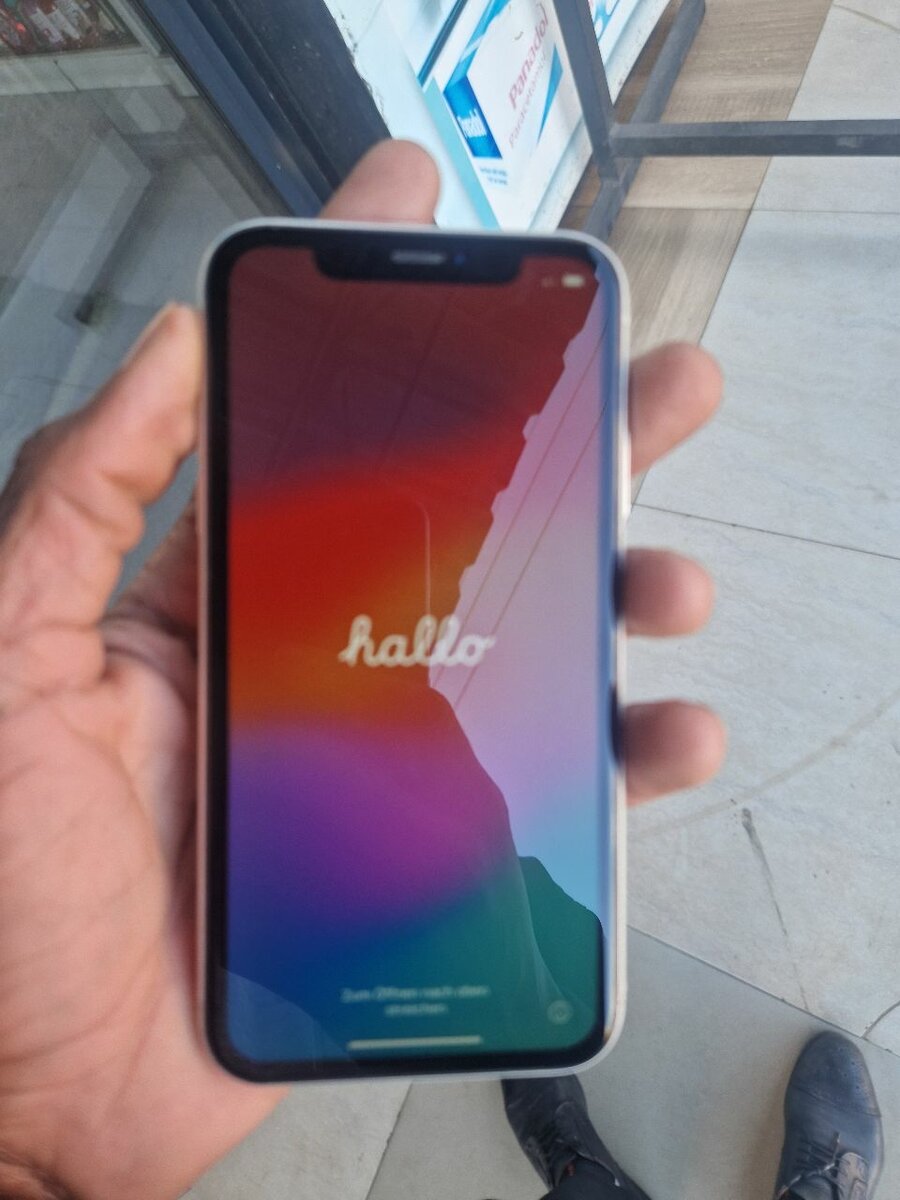 Iphone xr 64 gb uk pre owned
