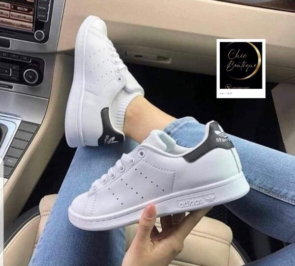 Sneakers Adidas blancs classiques