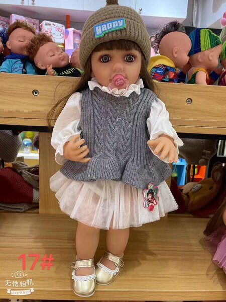 Poupée réaliste habillée