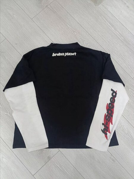 Long sleeve Broken Planet Speed of light