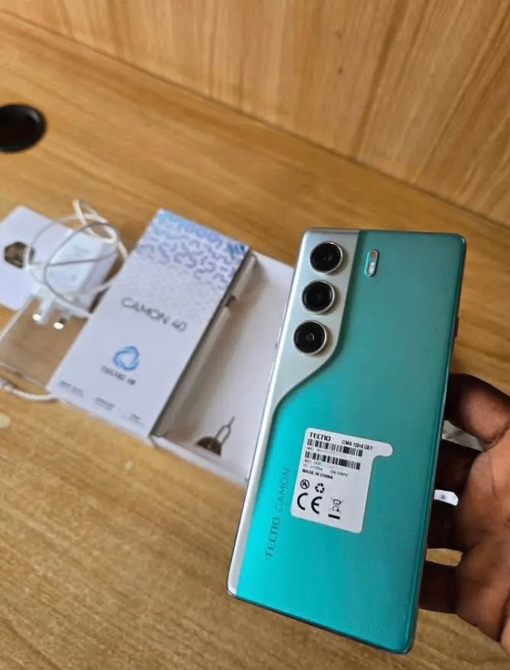 Tecno Camon 40 - Smartphone