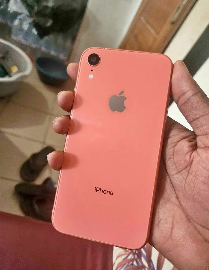 iPhone XR Corail Débloqué