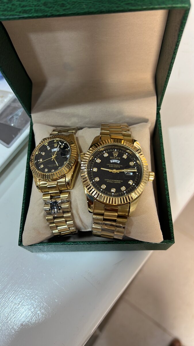 Montres assorties élégantes