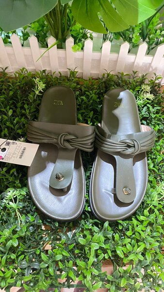 Sandales Zara.
