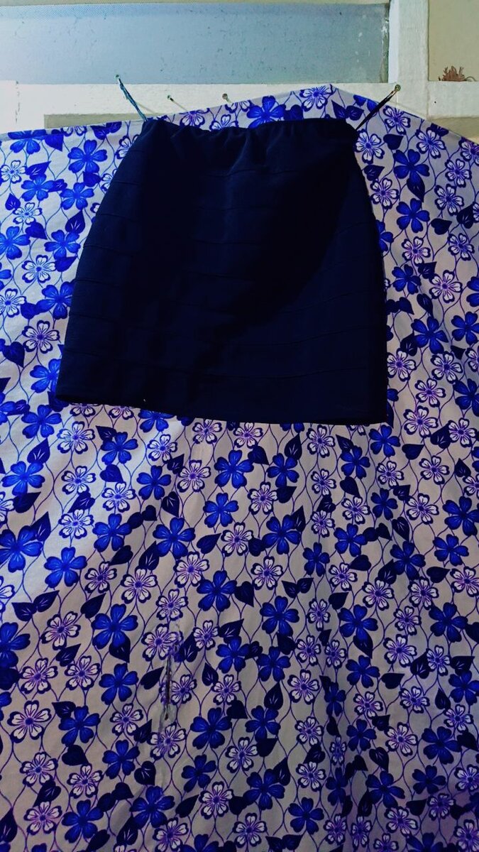 Jupe Crayon Noire Élégante