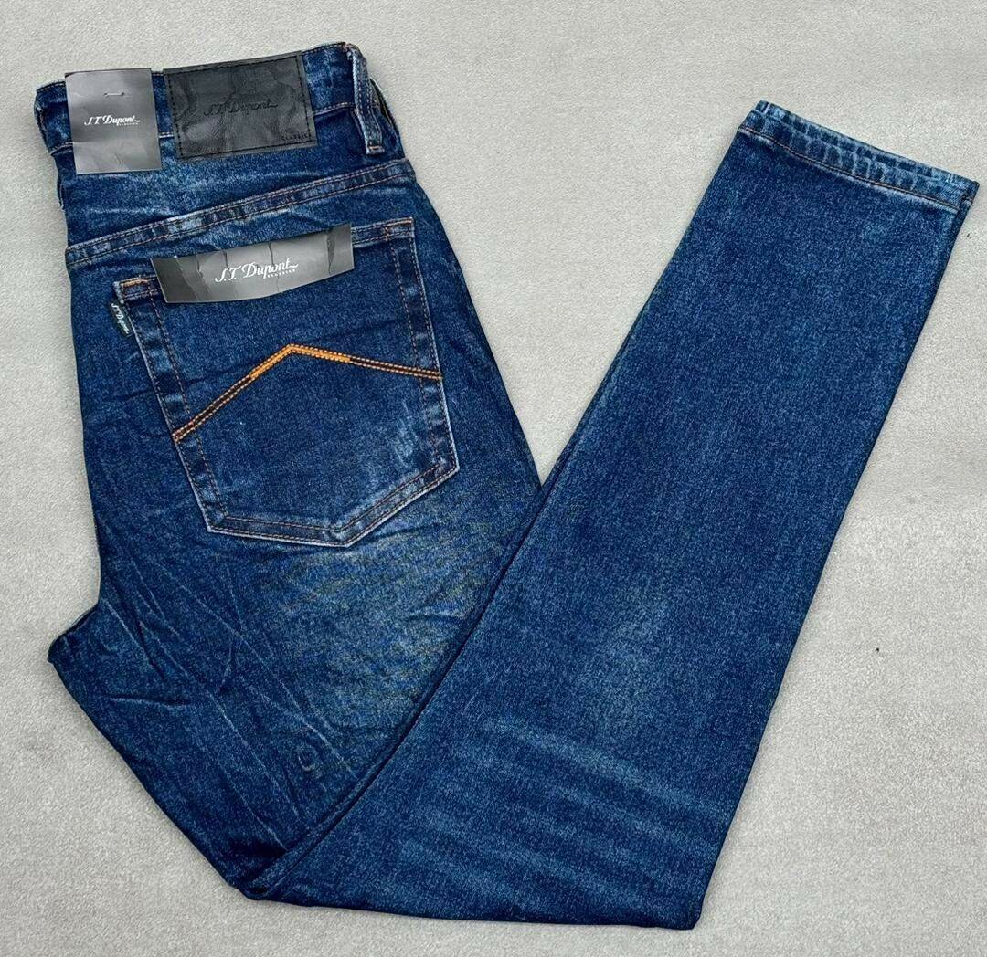 Jeans en denim bleu classique