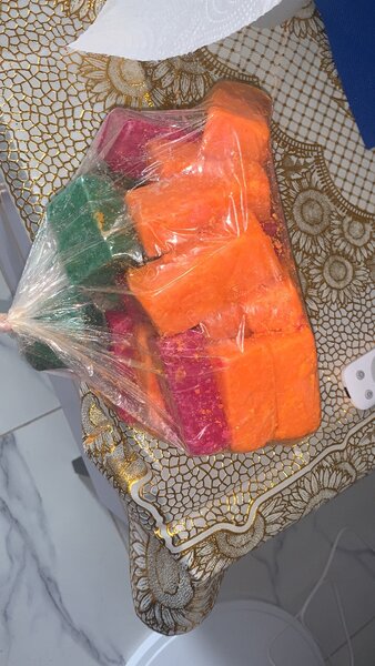 Savons artisanaux colorés