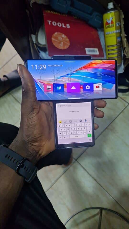 LG Wing 5G 128gb brand new small cracked on the screen