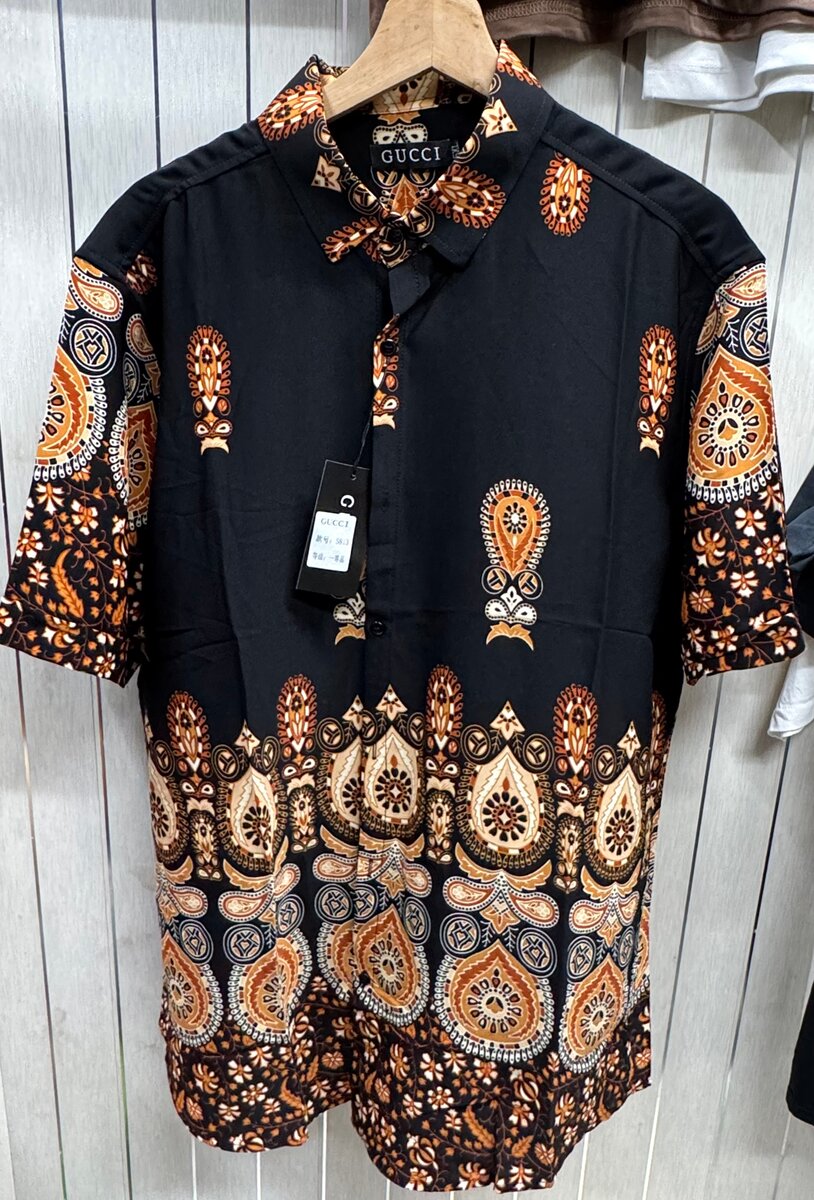 Chemise à motifs colorés