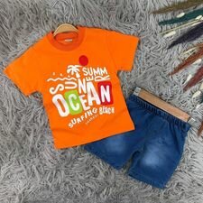 t-shirt imprimé et short en Jean-orange