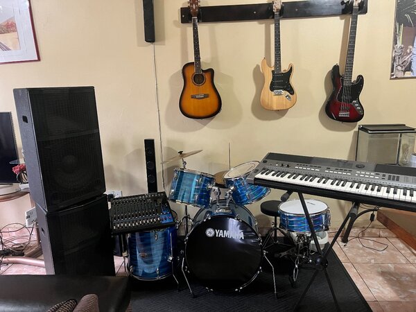 Music equipments for sale Drum set yamaha Keyboard 446 Mixer