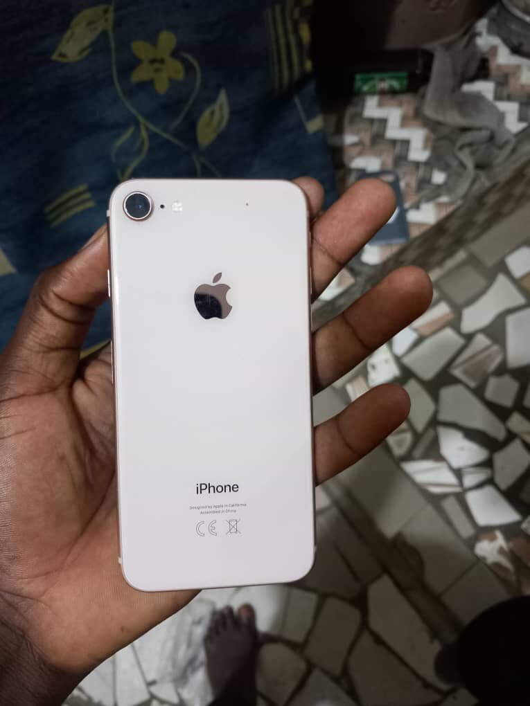 iPhone 8 simple Blanc vitré