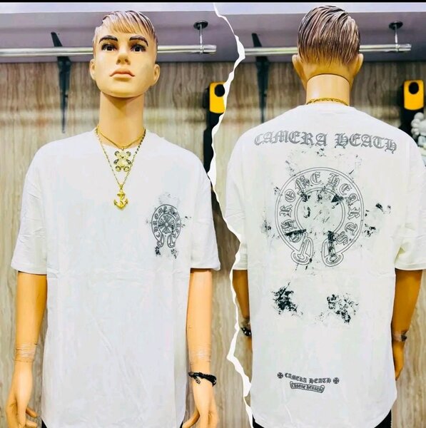 T-shirt blanc à motifs urbains