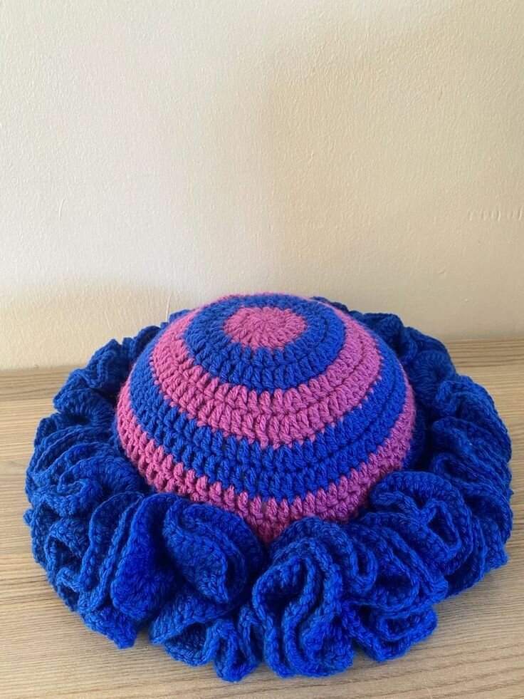 Crochet ruffle hat ( 2-tone)