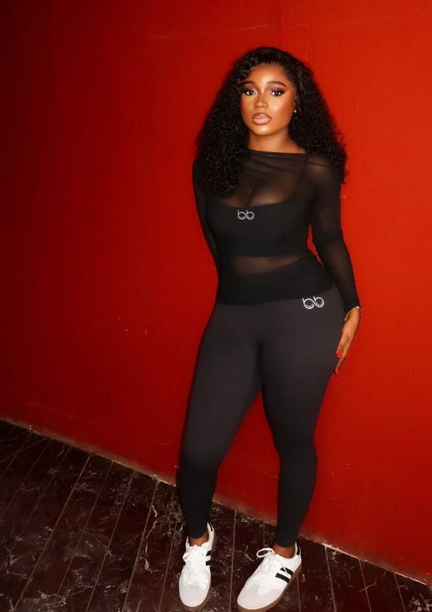 Robe noire élégante soirée