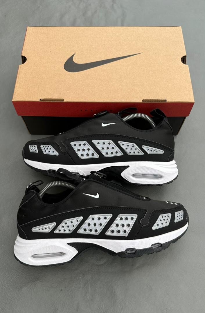 Baskets Nike noires et blanches