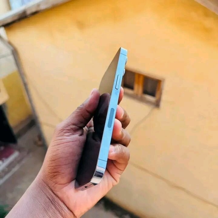 iPhone moderne argenté