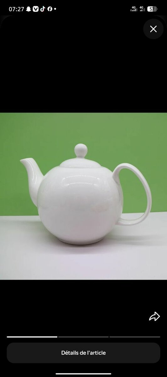 Théière en porcelaine élégante