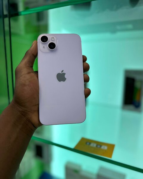  iphone 14 Plus in purple color