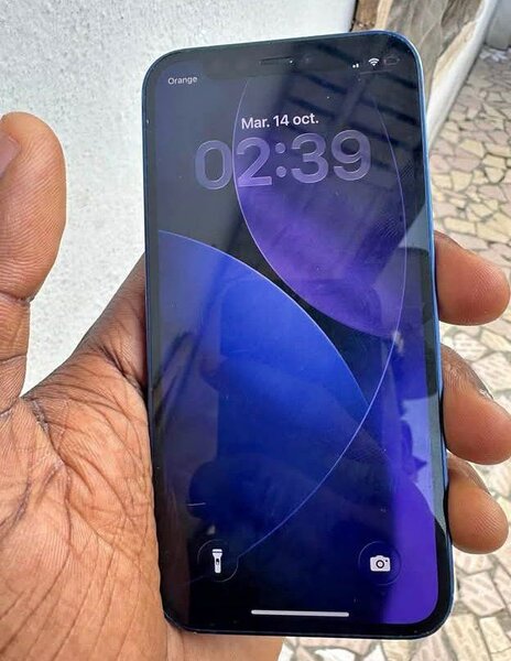 iPhone 12 bleu 64GB
