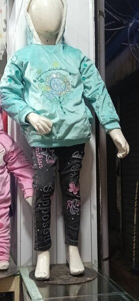 Girls ka ped girls ke suit