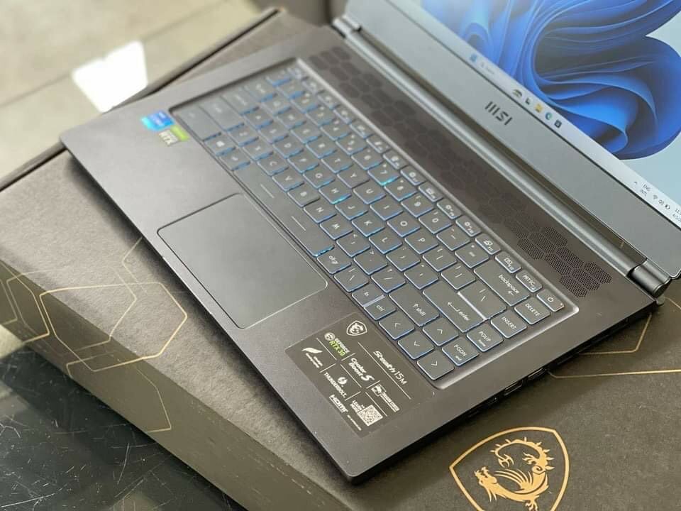 MSI stealth 15M B12UE Core i7 *gaming*