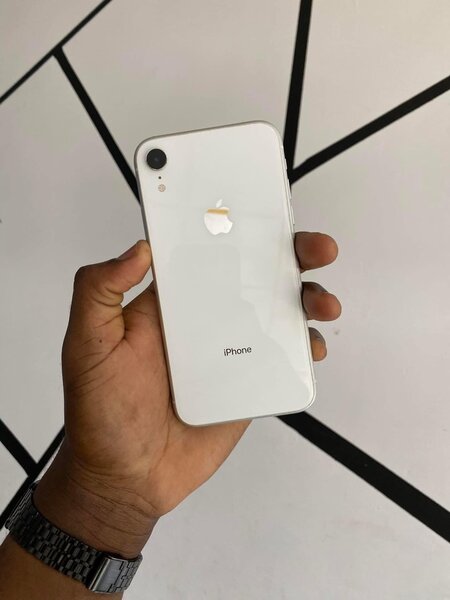 IPhone XR 64giga casineuf tout passe propre