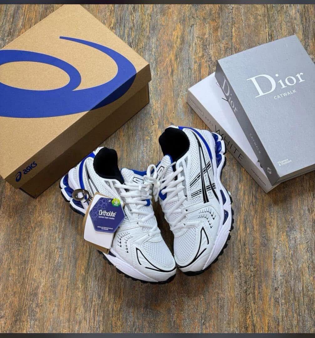 Chaussures de course ASICS modernes