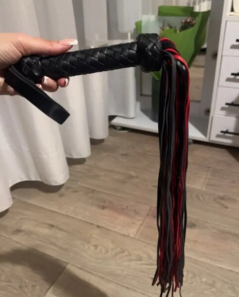 Fouet en cuir tressé rouge