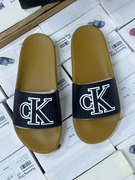 Claquettes tendance pour homme