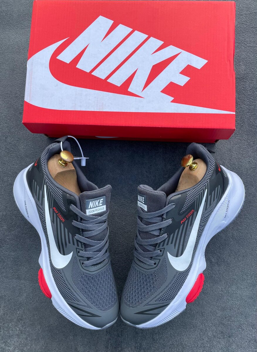 Chaussures de sport Nike avec le carton