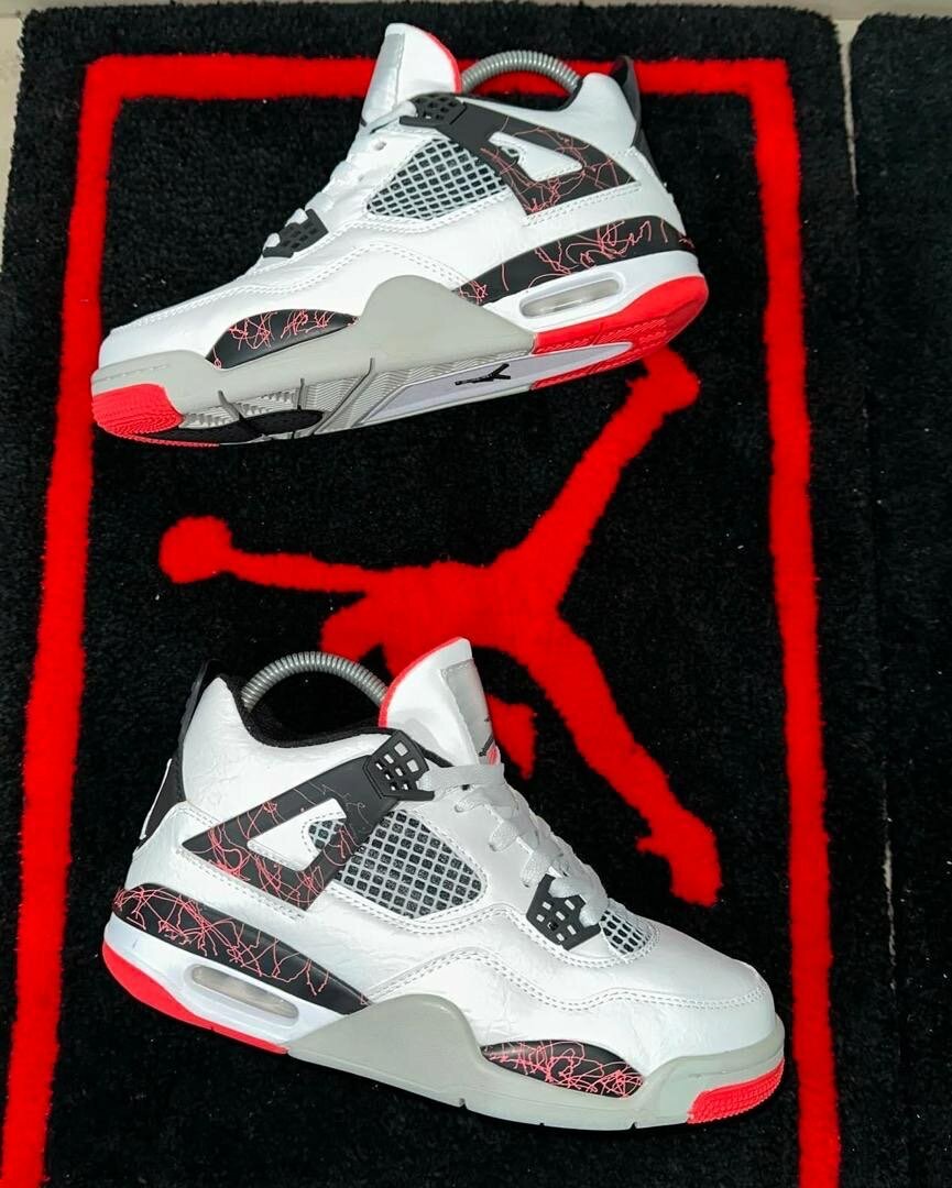 AIR JORDAN 4