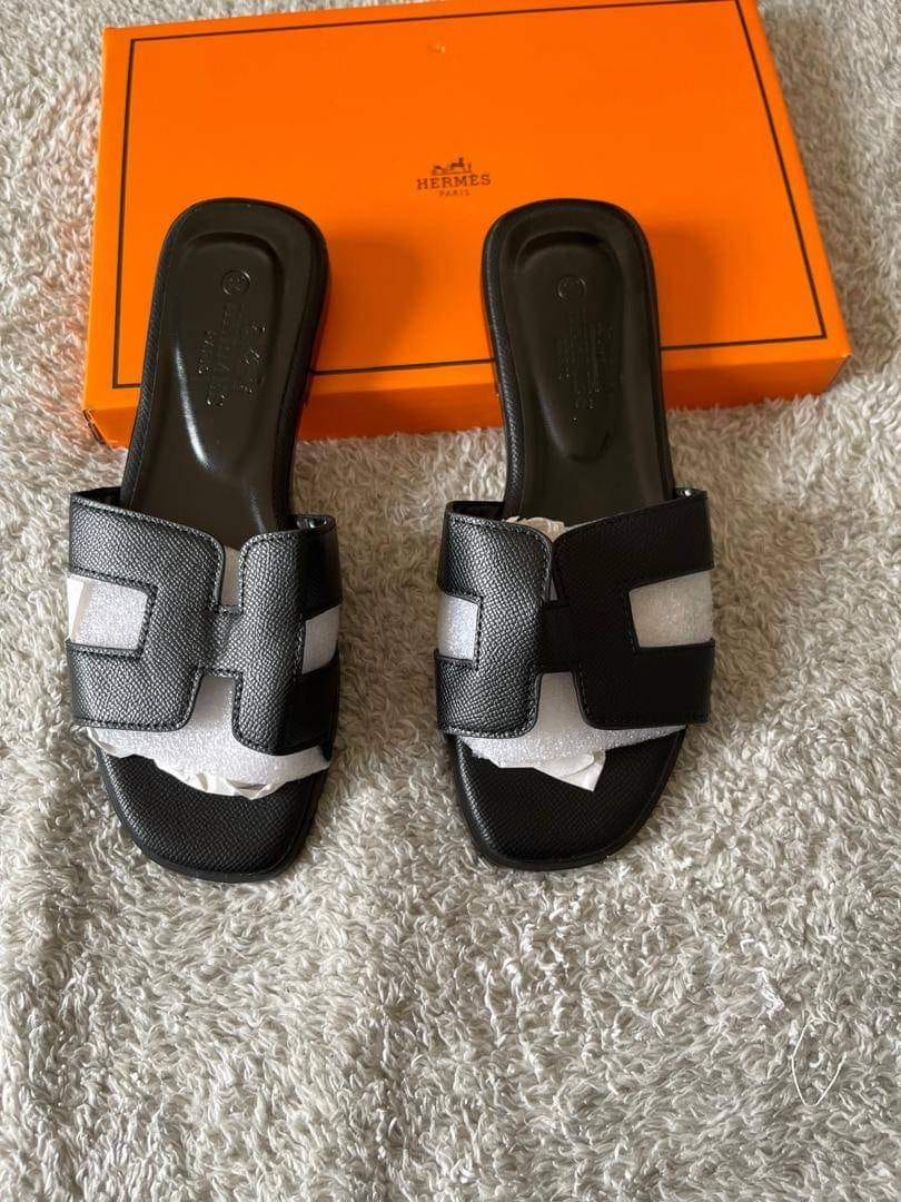 Hermes flip flops black