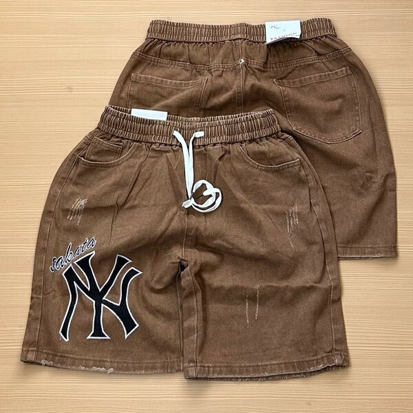 Side pocket jean shorts