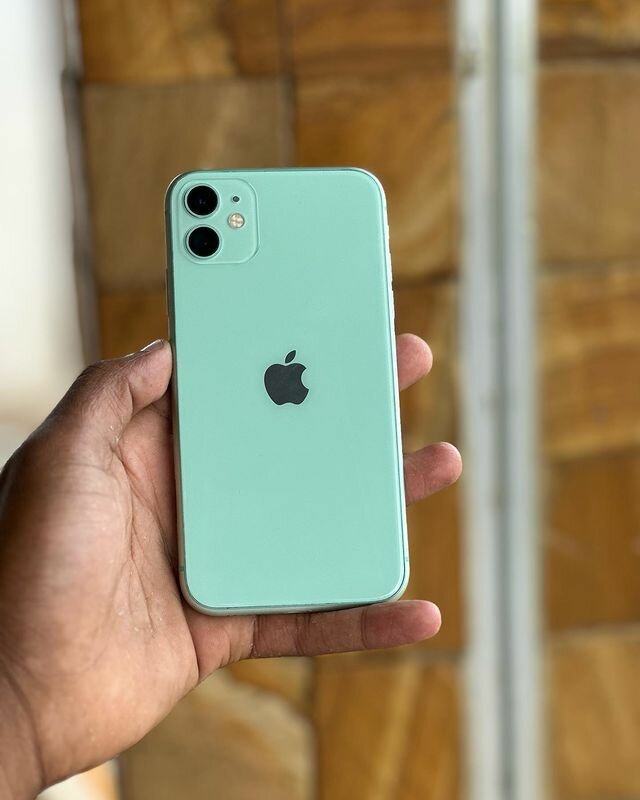iPhone 11 (64GB)