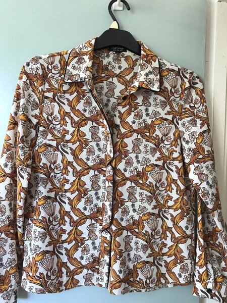 Long sleeves light satin