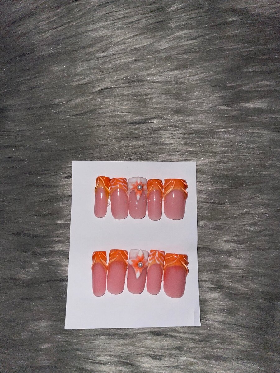 Press on nails
