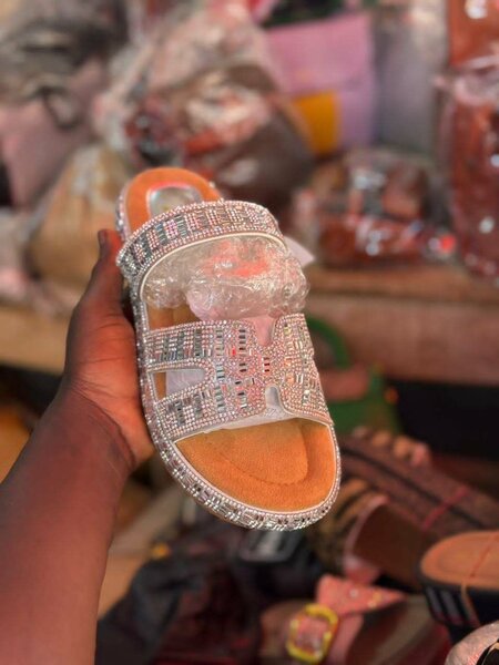 Sandales strass élégantes