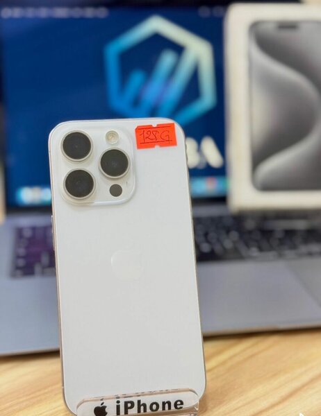 iPhone moderne 128Go blanc