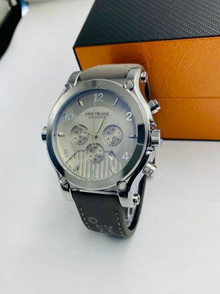 Montre avec coffret dorigine