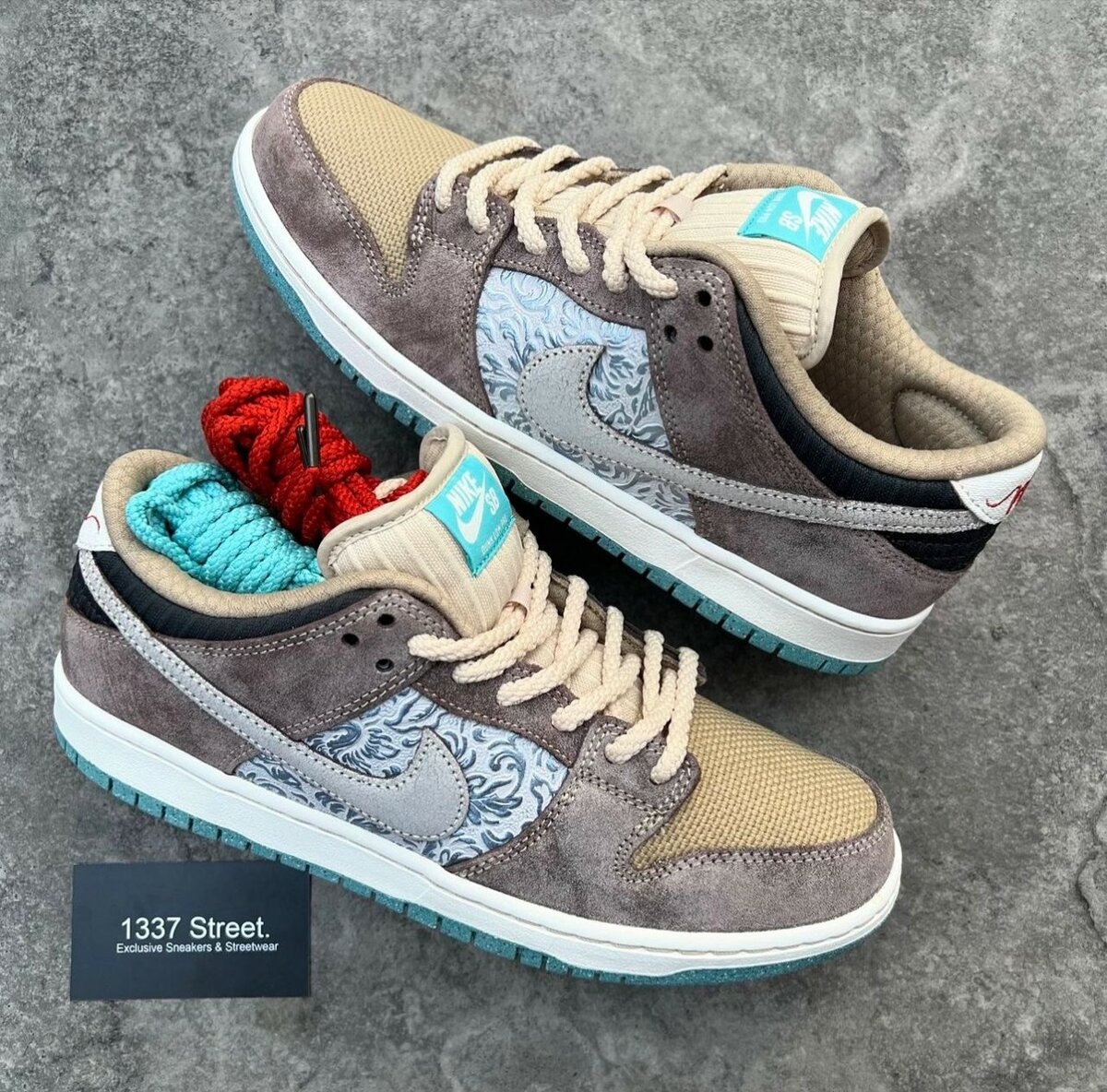 NIKE SB SNEAKER