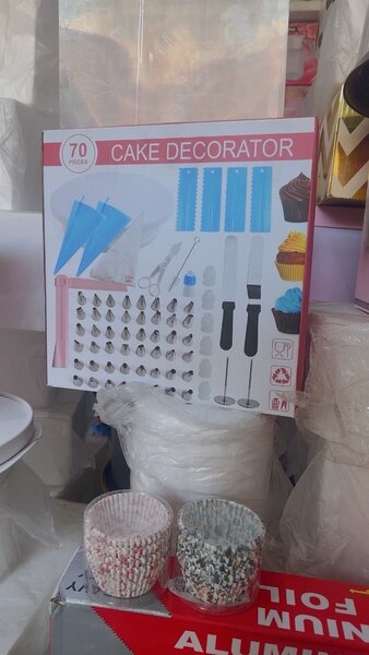 70 pieces cake decorator tools